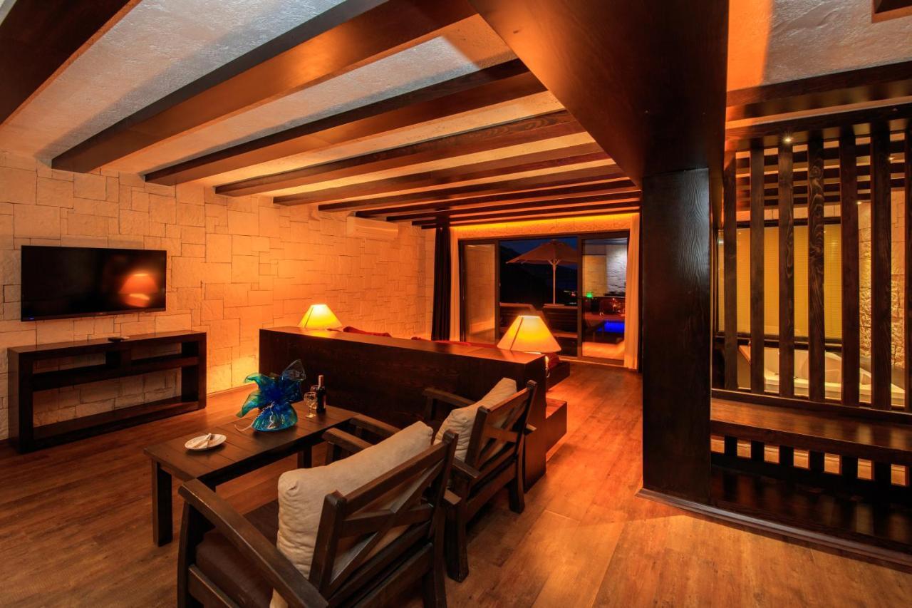 Manaspark Deluxe Hotel 4*