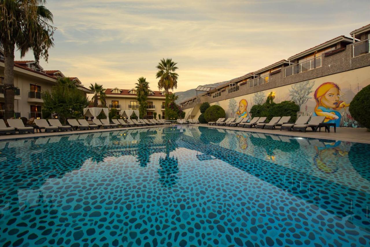 Deluxe Otel 4*
