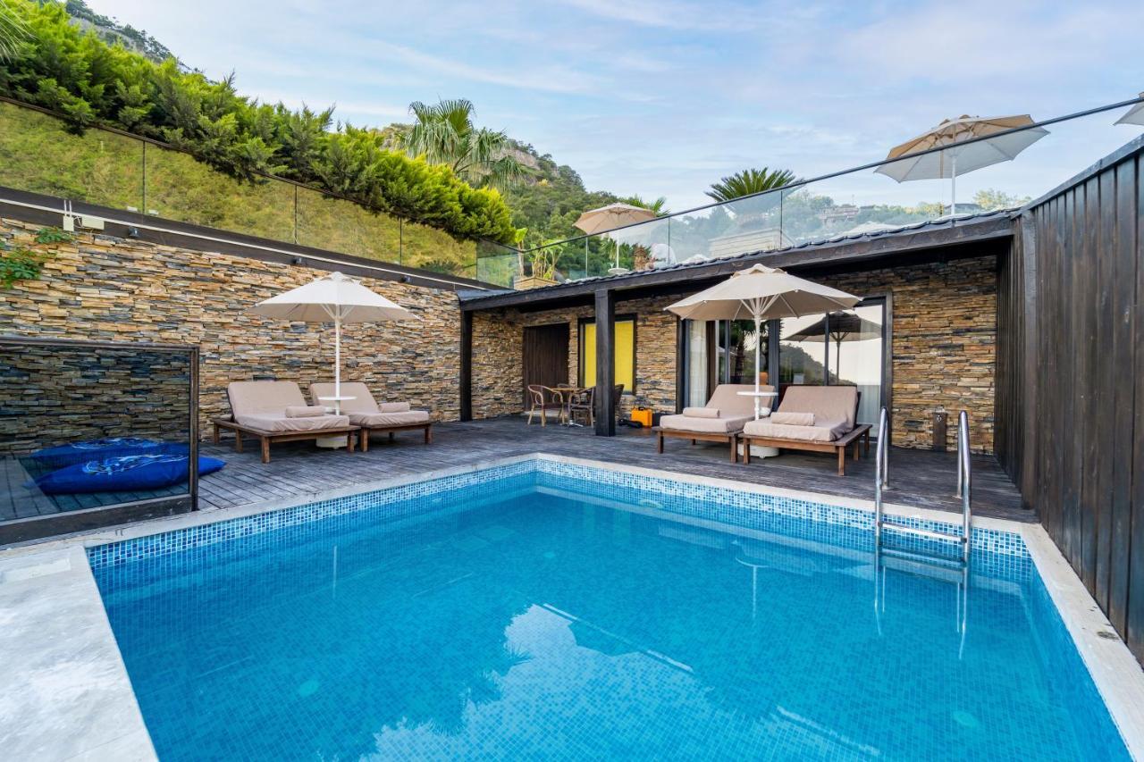 Manaspark Deluxe Hotel 4*