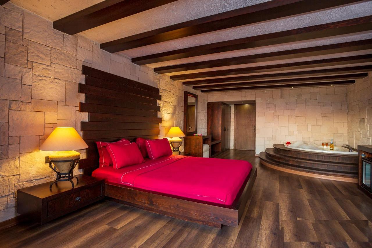 Manaspark Deluxe Hotel 4*