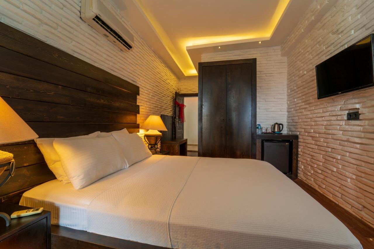 Hotel Manaspark Deluxe 4*
