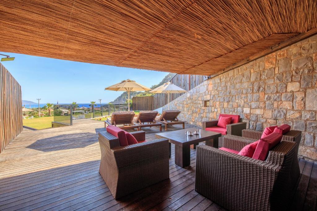 Manaspark Deluxe Hotel 4*