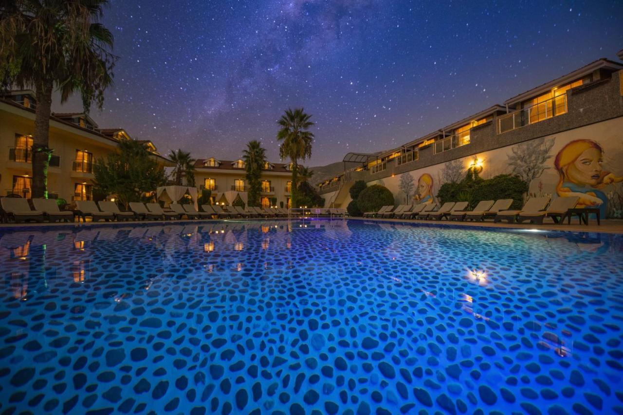 Deluxe Otel