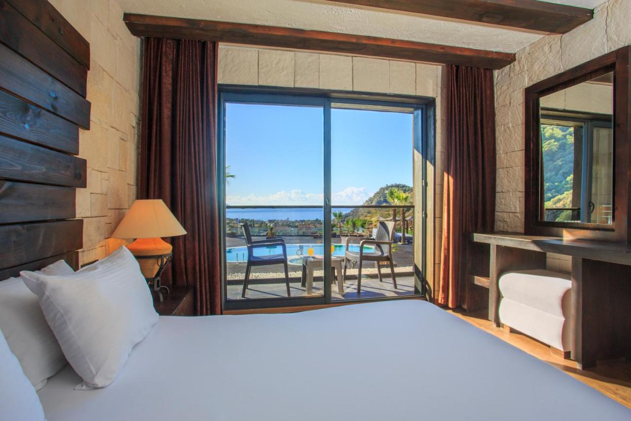 Manaspark Deluxe Hotel 4*