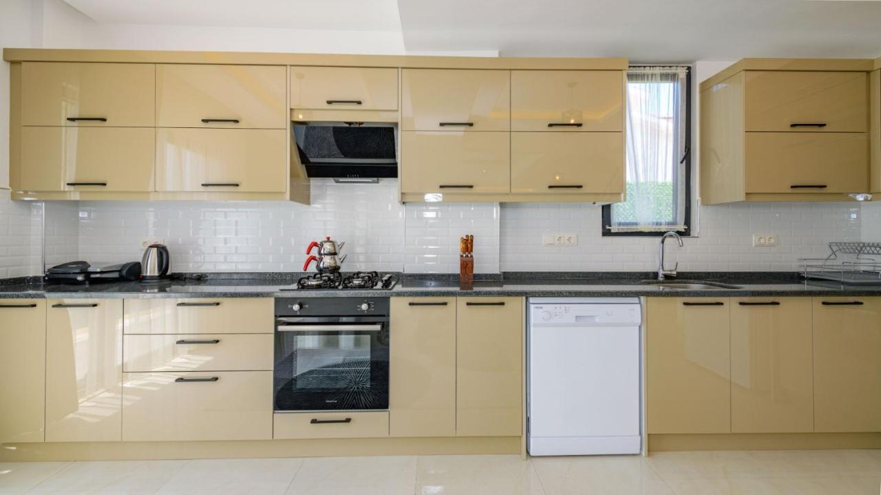 Atlantis - 4 Bedroom In Hisaronu Villa