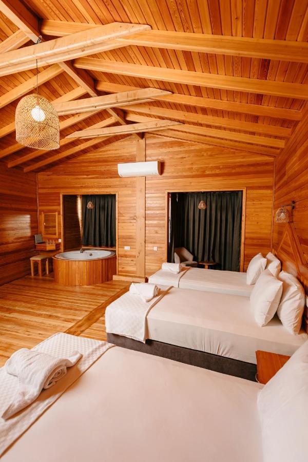 Pine Valley 4*