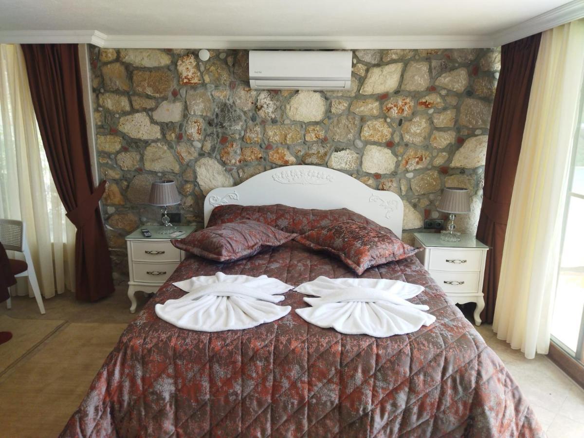 Symbola 4*