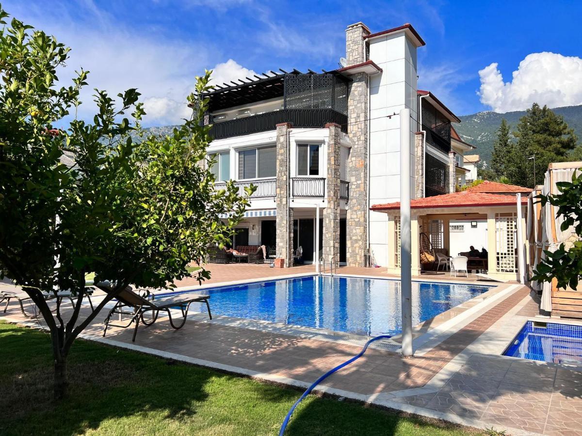 Luxury 7-Bed Villa With Pool And Jacuzzi Fethiye