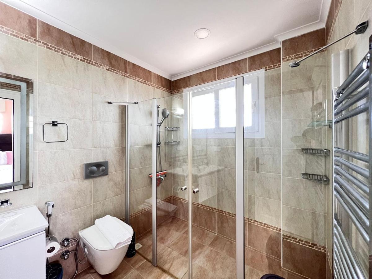 Luxury 7-Bed Villa With Pool And Jacuzzi Fethiye