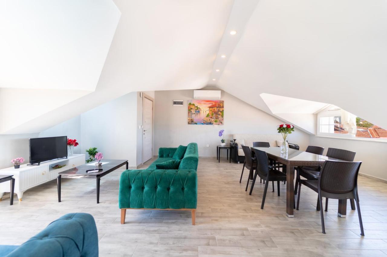 Stunning In With Seaview And Pool Apartment
