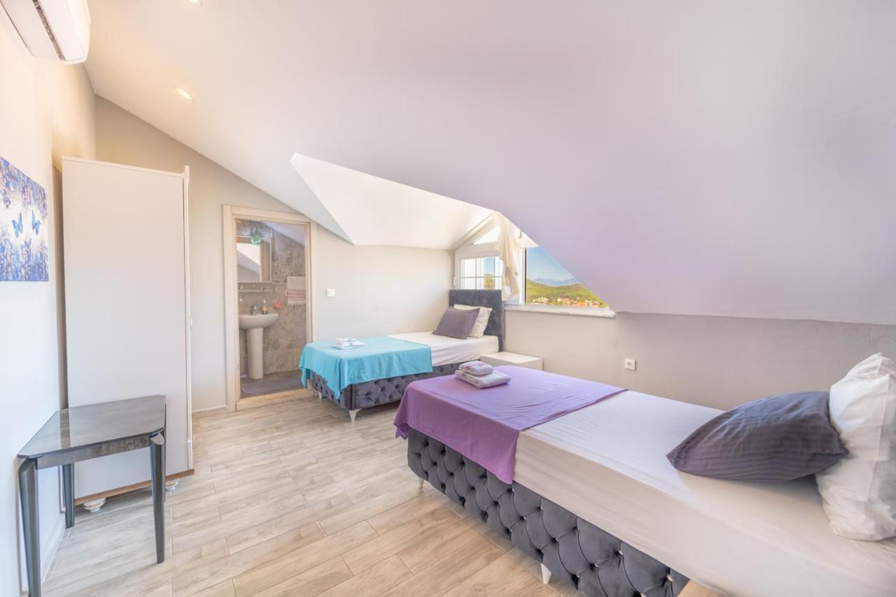 Apartment Stunning In With Seaview And Pool