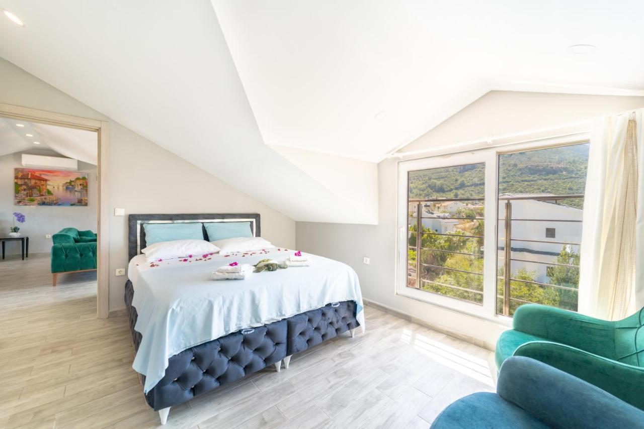 Stunning In With Seaview And Pool *