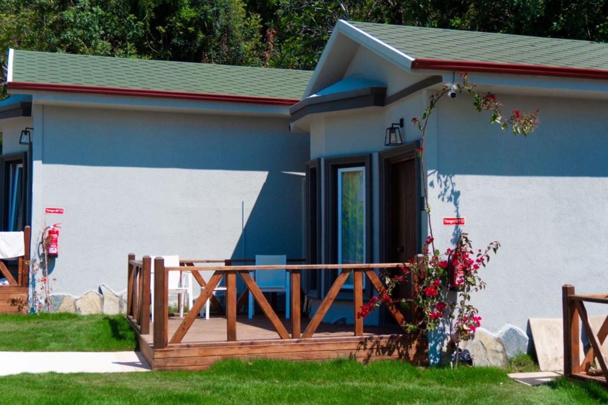 Bed & Breakfast 222 *