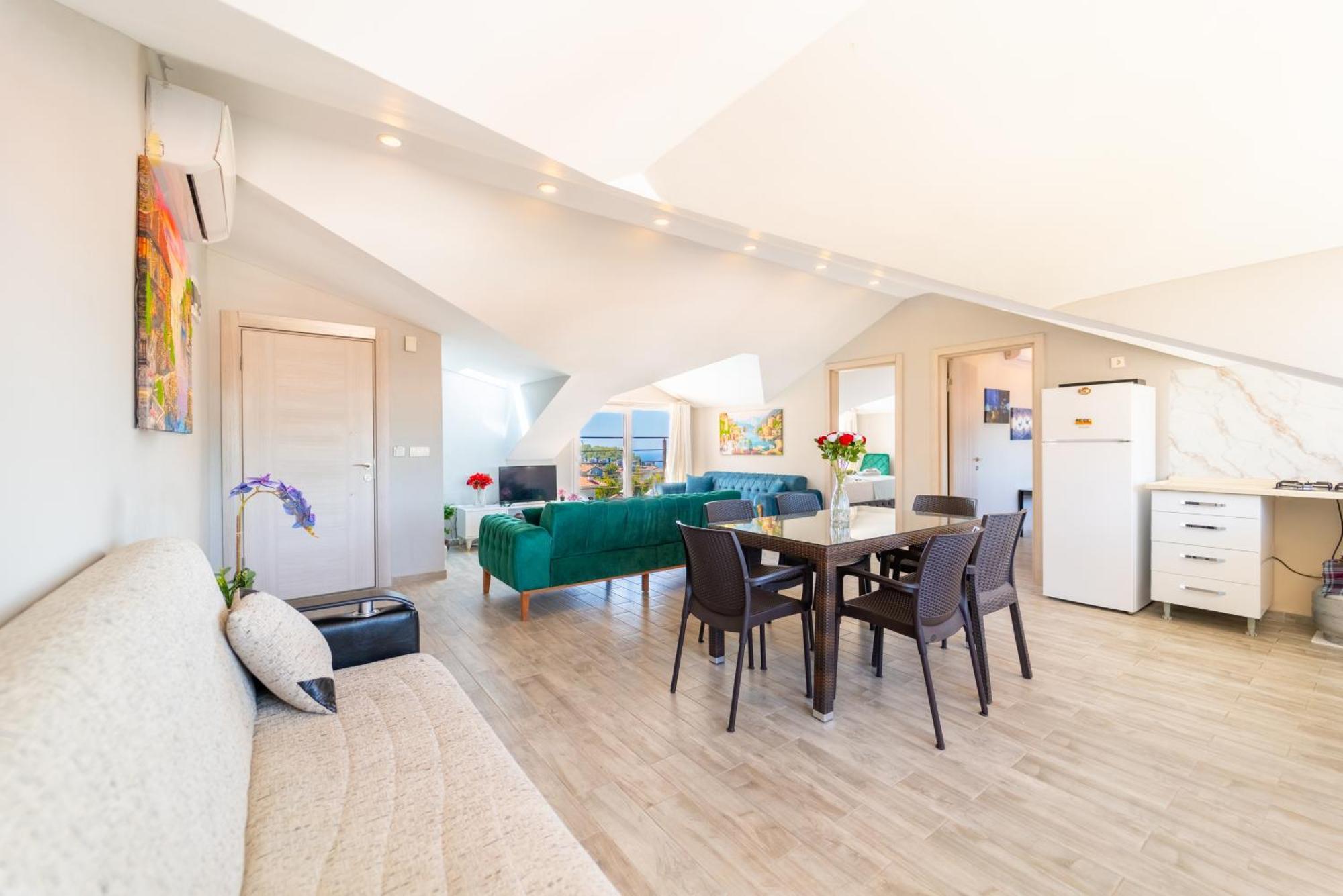 Apartment Stunning In With Seaview And Pool