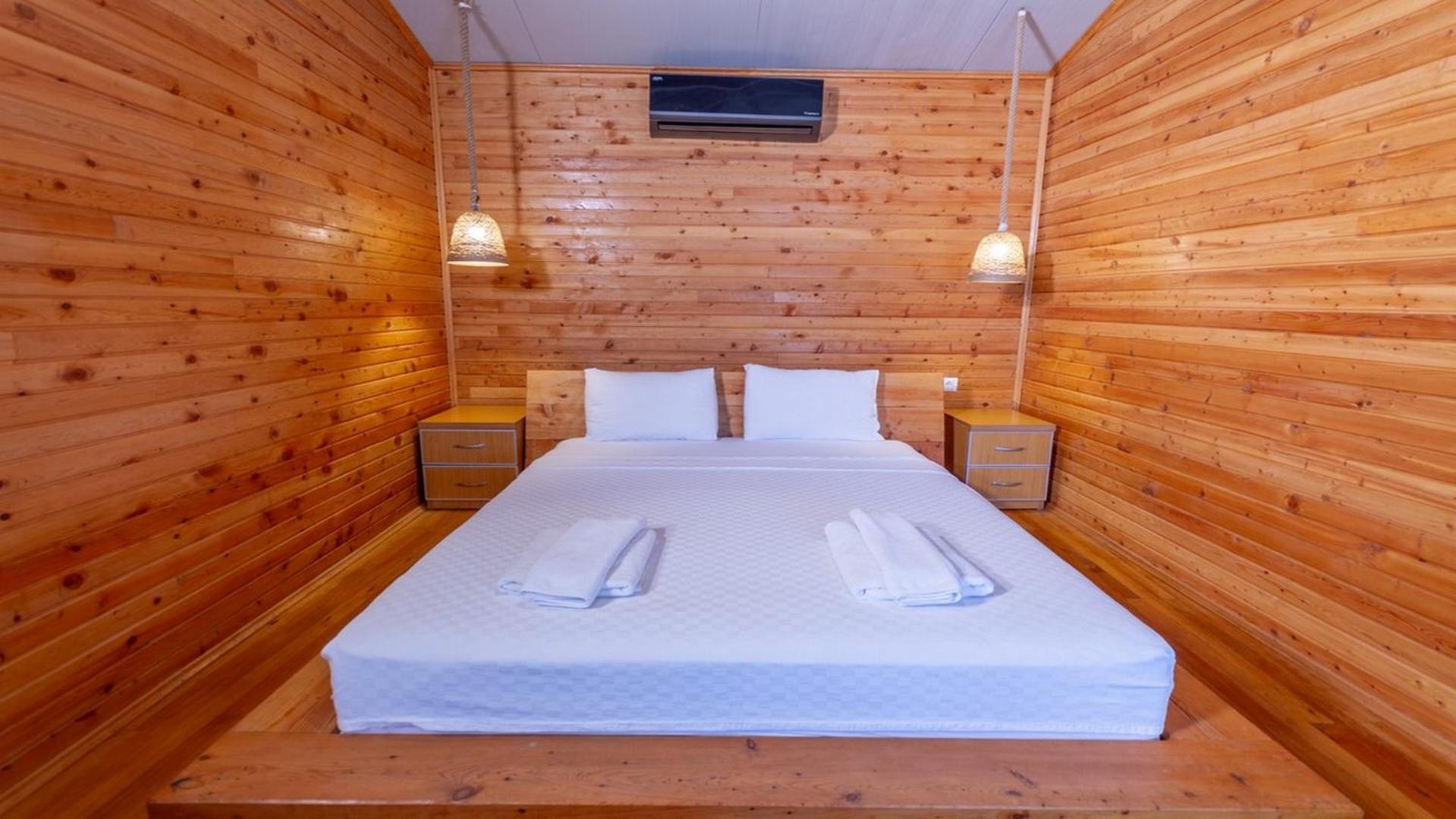 Bed & Breakfast 222 *
