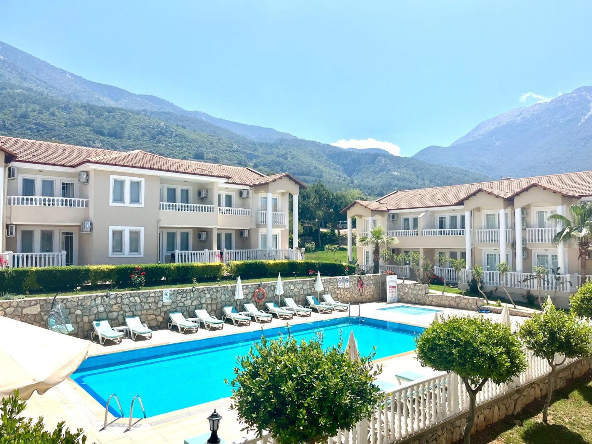 Larimar Otel 2*