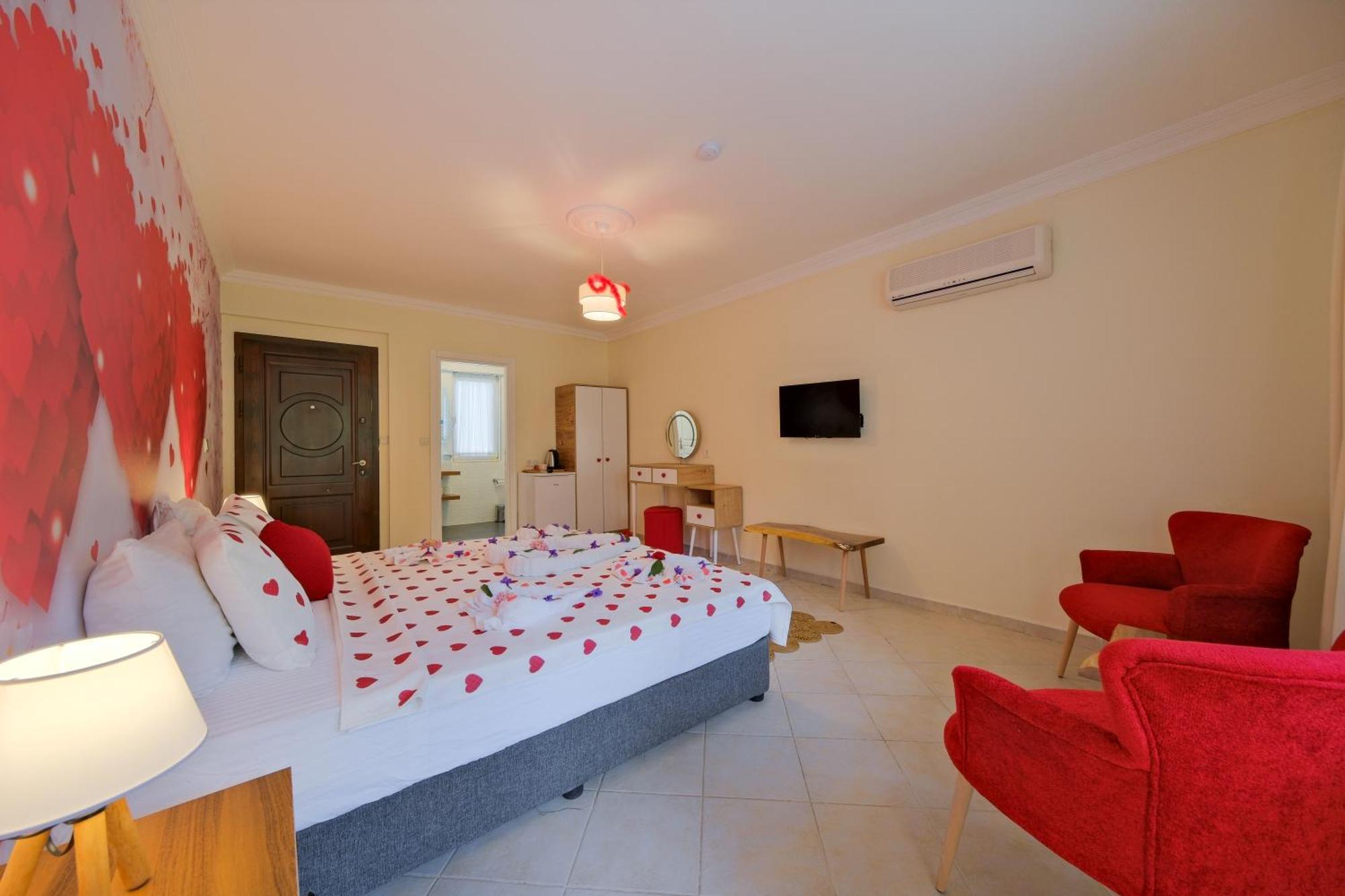 Larimar Otel 2*