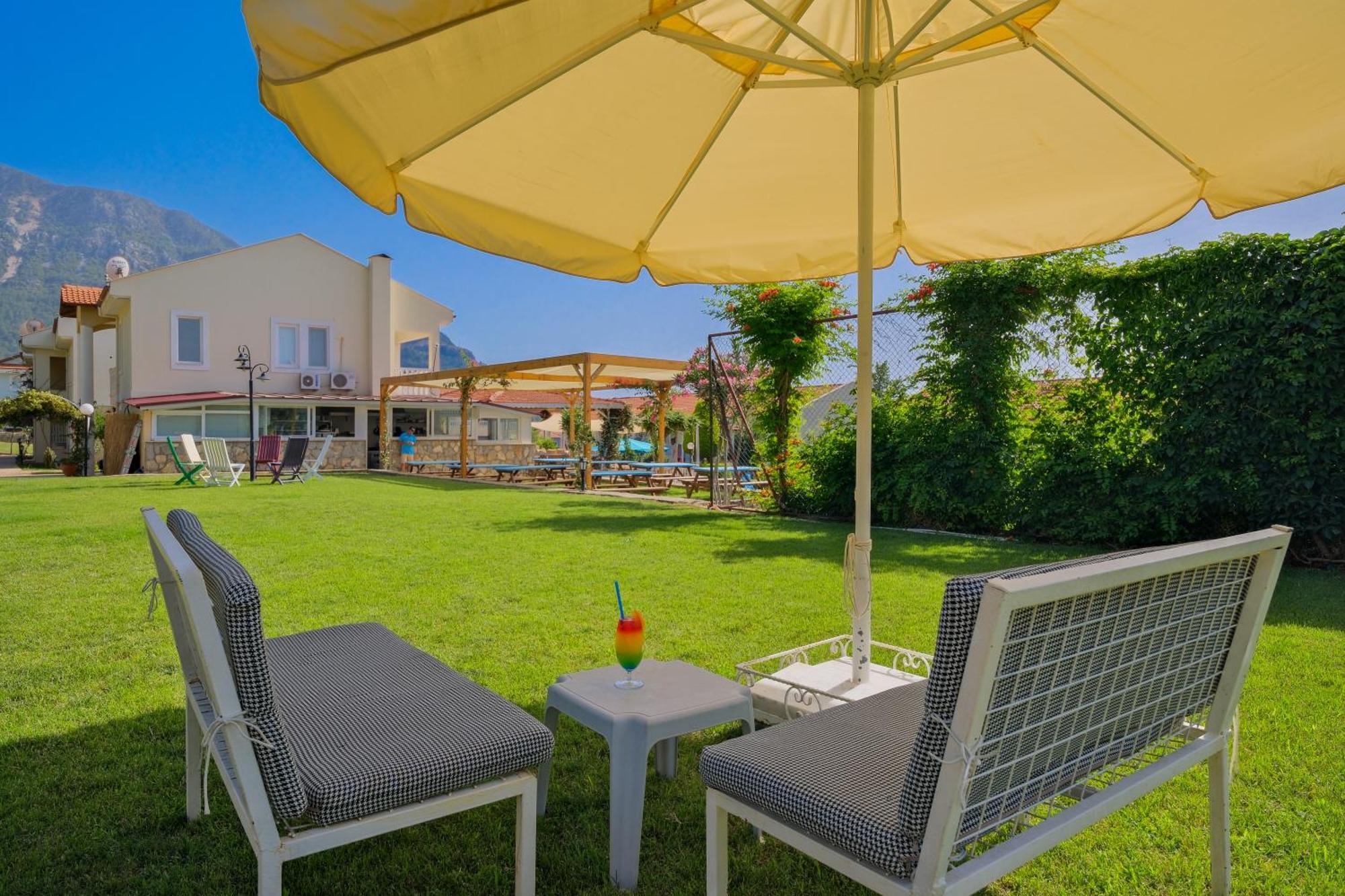 Larimar Hotel 2*