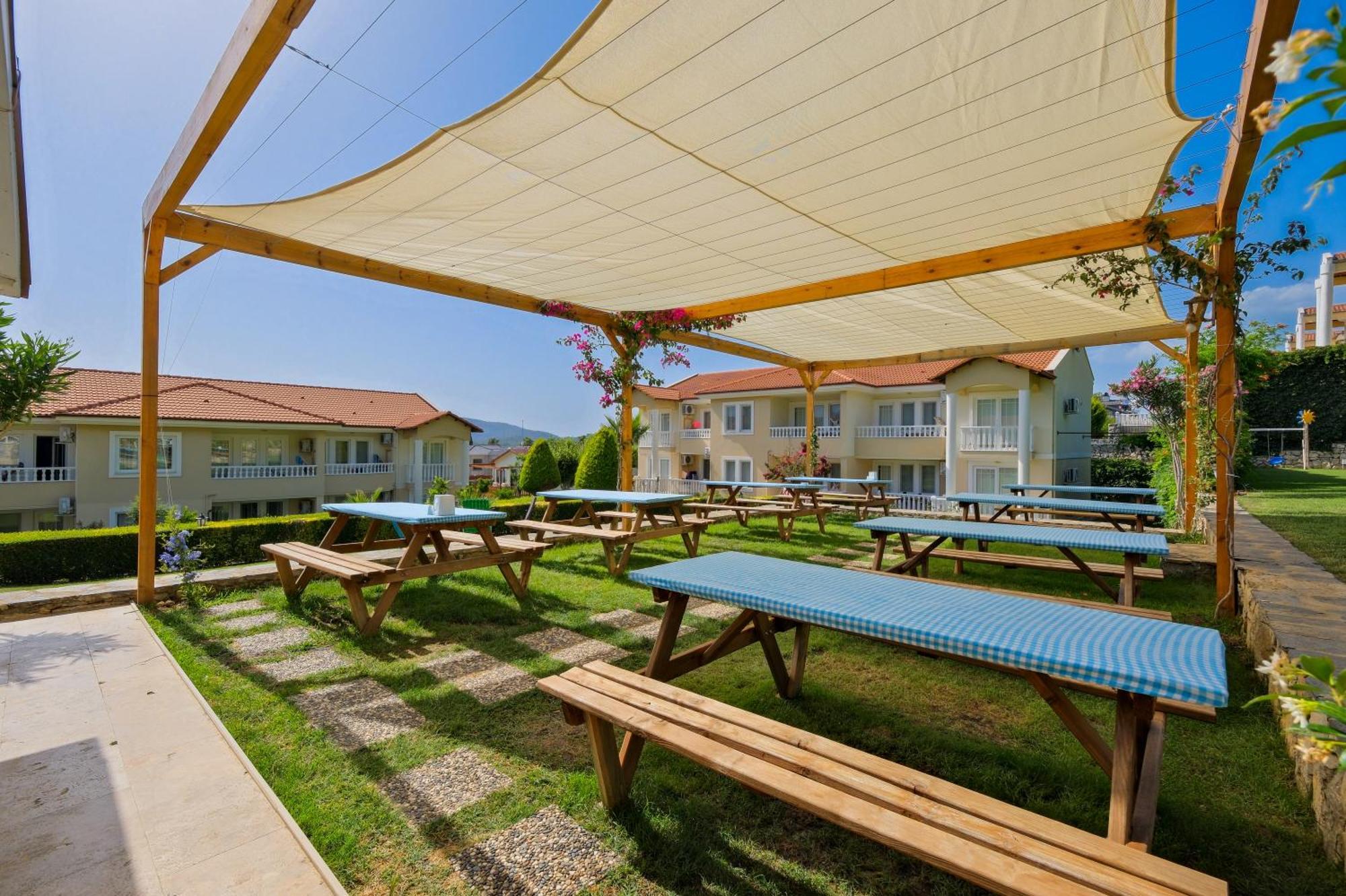 Hotel Larimar 2*