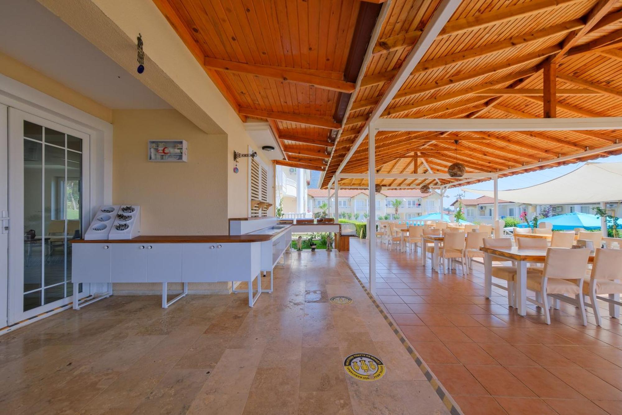 Larimar Hotel