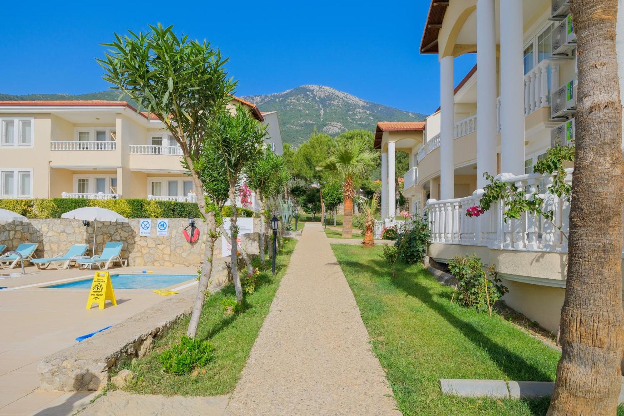 Larimar Otel 2*