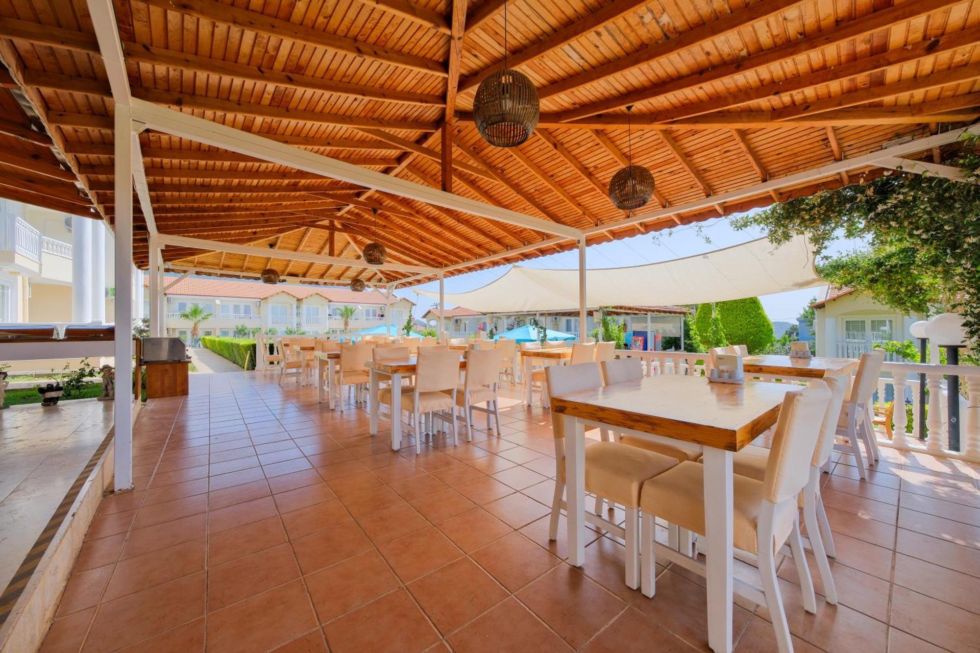 Hotel Larimar