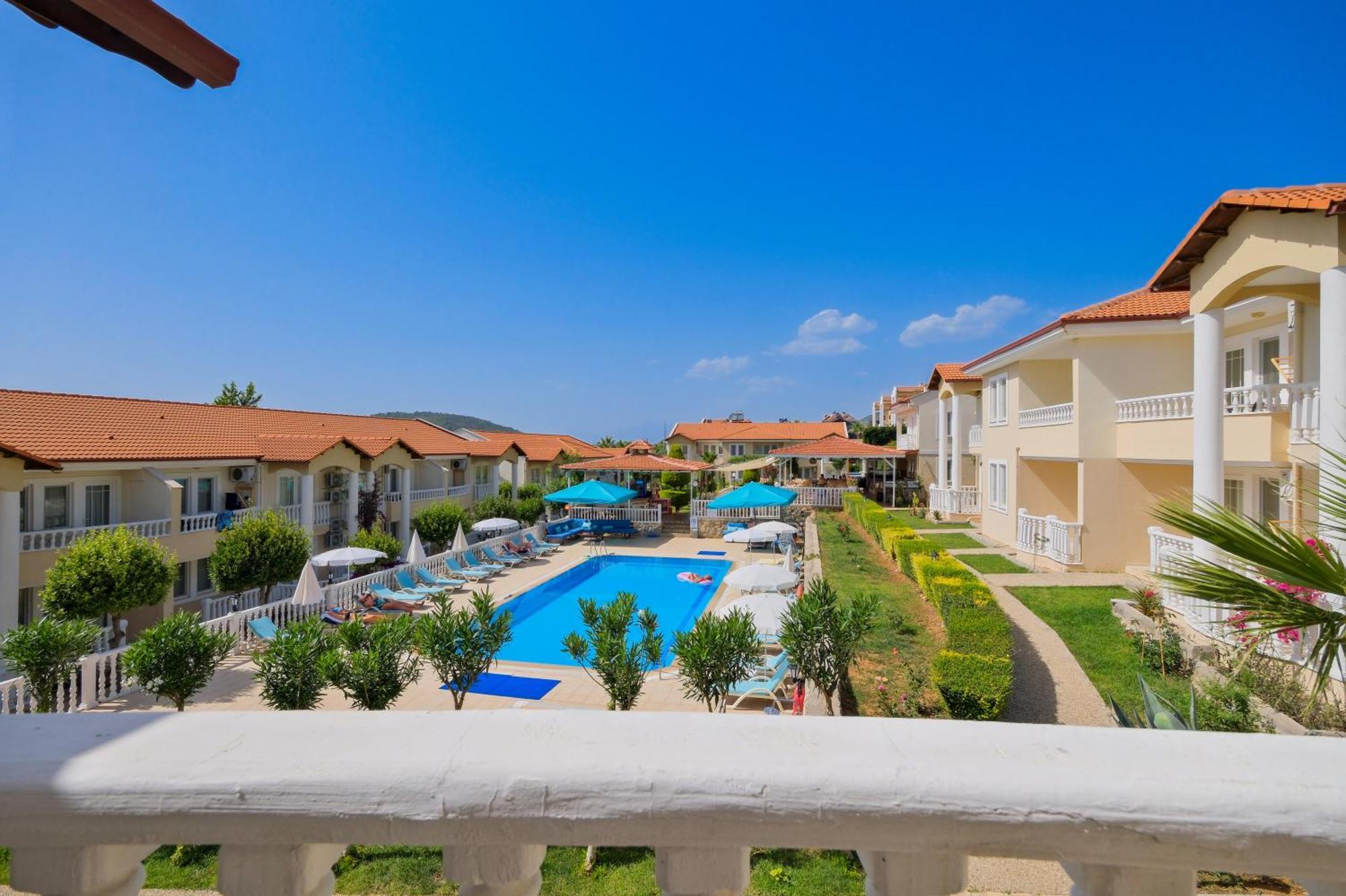 Larimar Hotel 2*