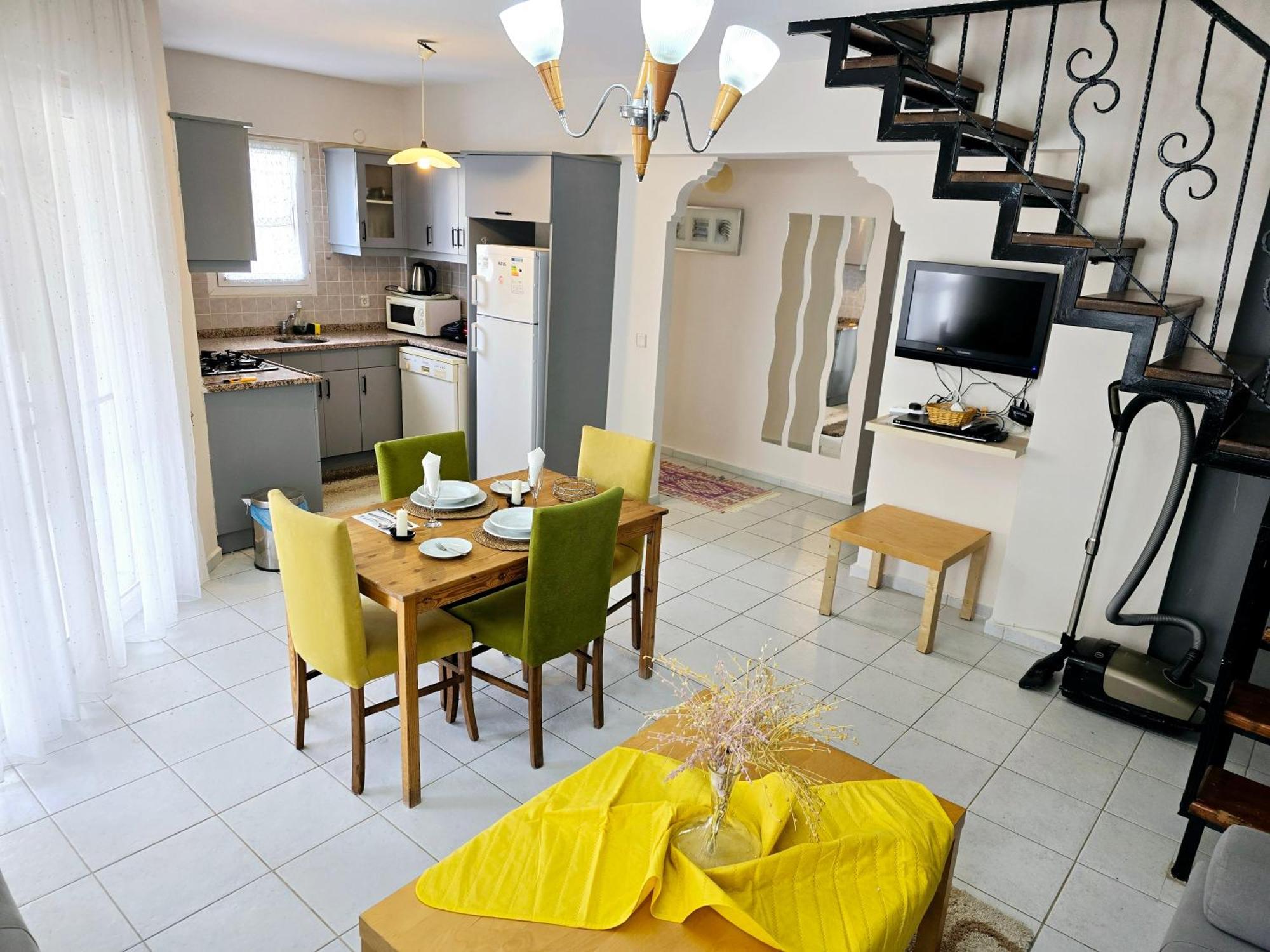 3 Bedrooms In Oeluedeniz, Ovacik