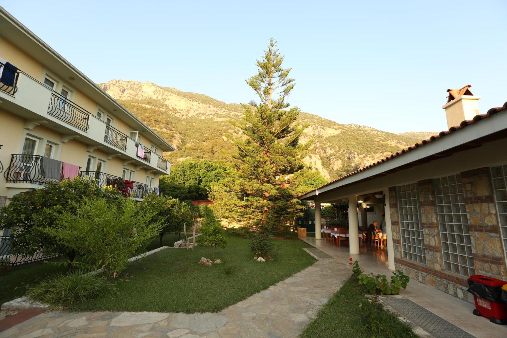Mavruka Hotel 4*