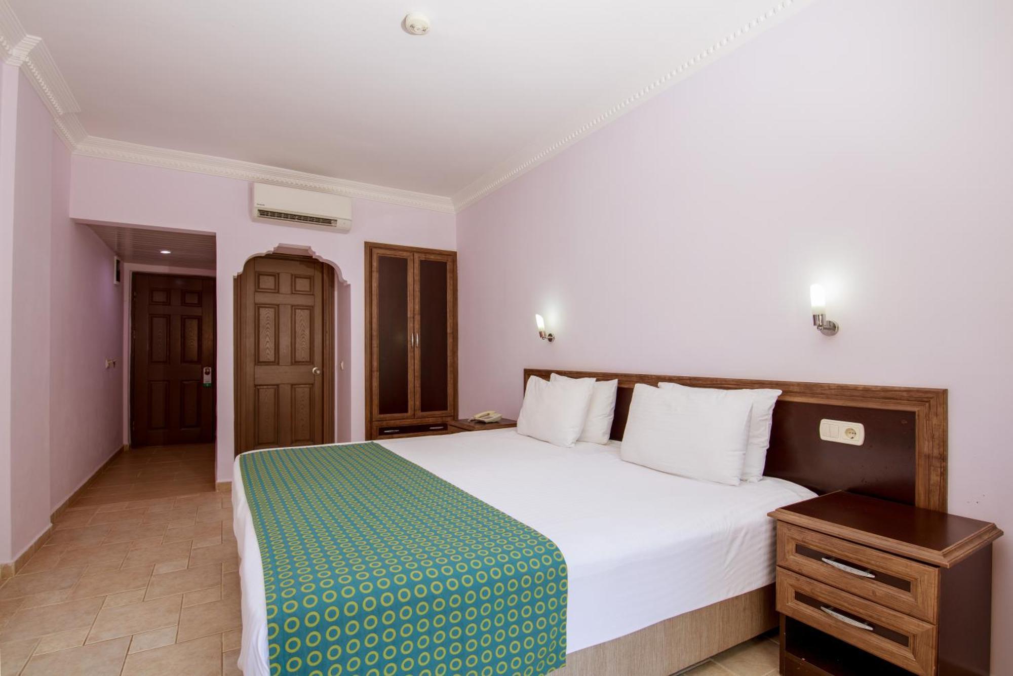 Flamingo & - Pet Friendly Hotel Oludeniz