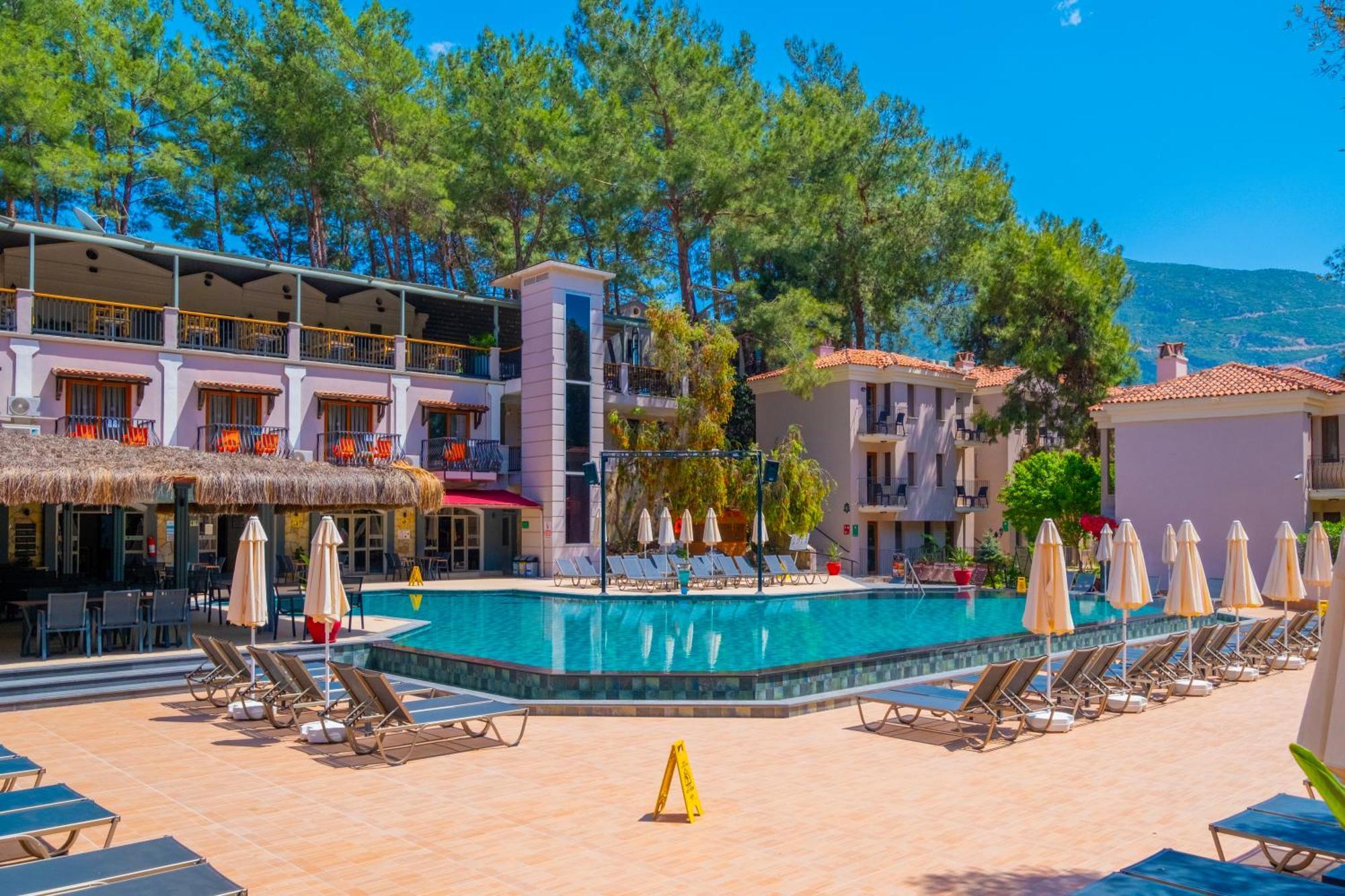 Hotel Pine Valley 4*
