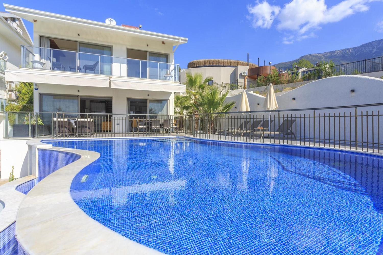 Skylife Villa *
