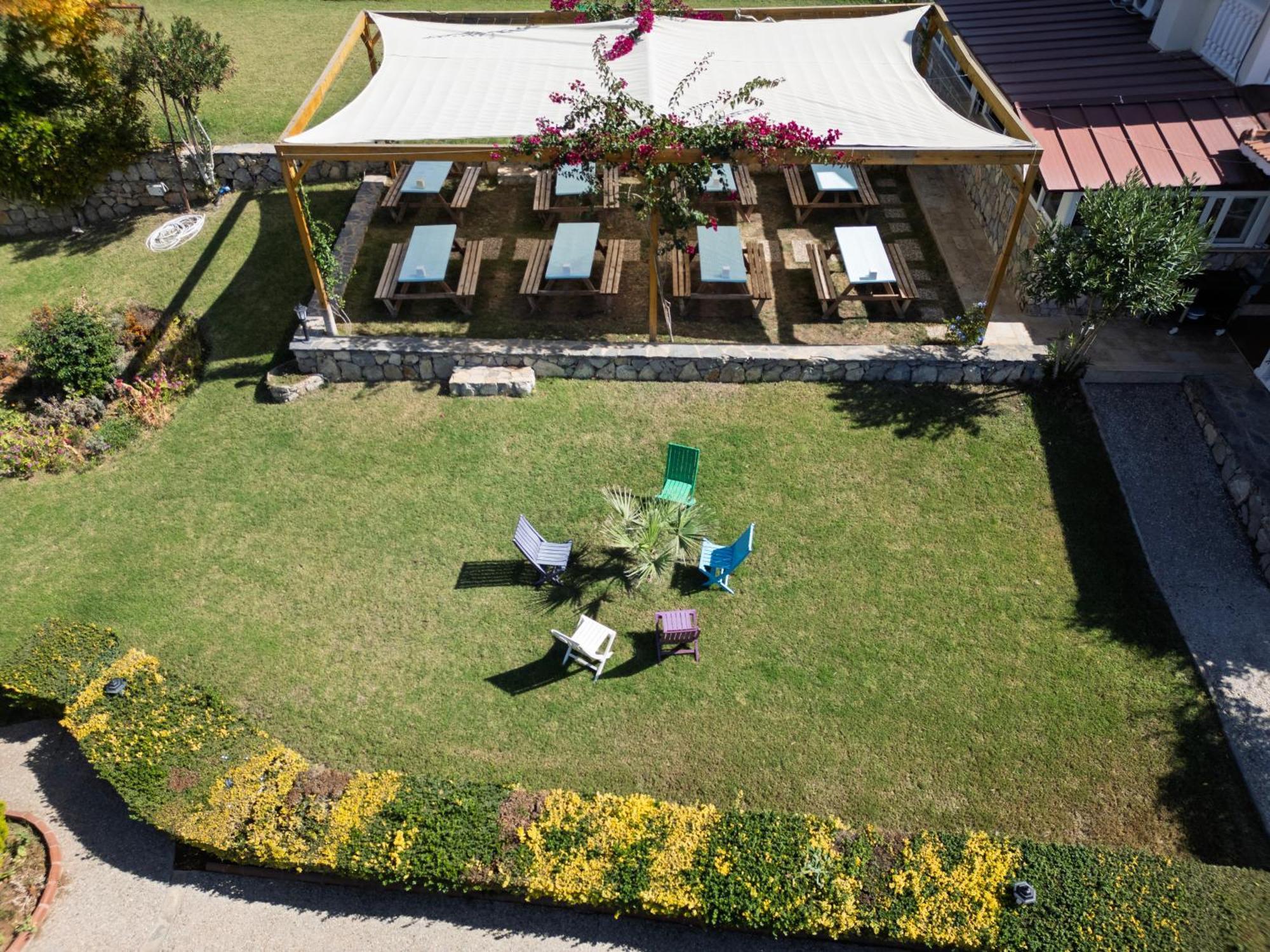 Larimar Hotel