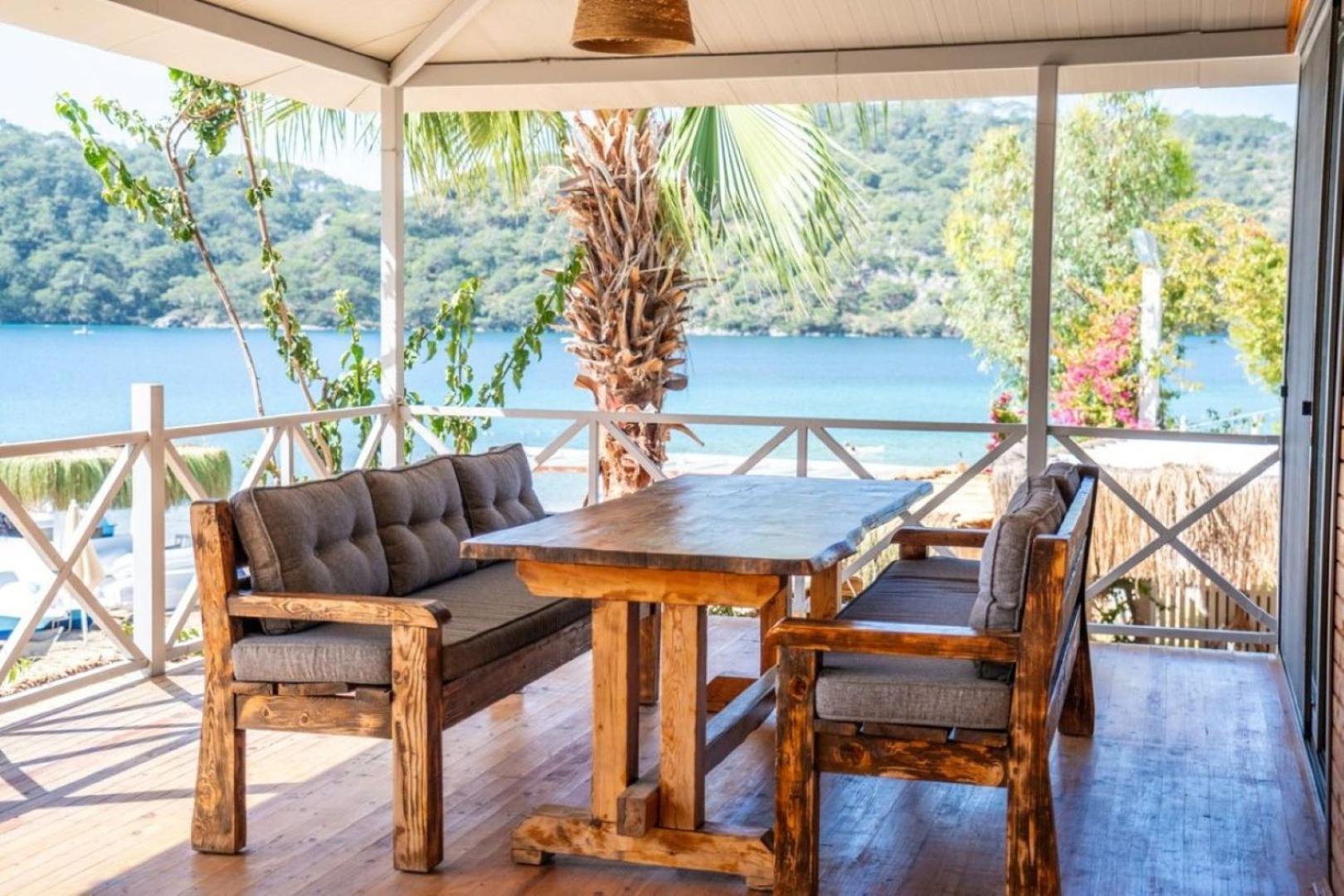 Bed & Breakfast 222 *