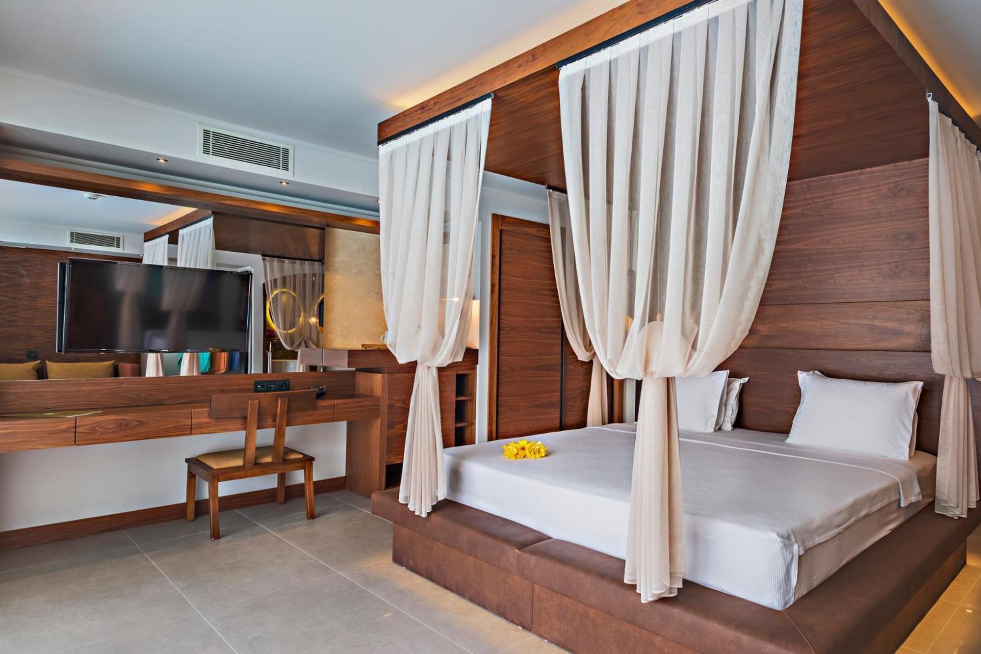 Orka Sunlife And Aquapark Hotel 5*