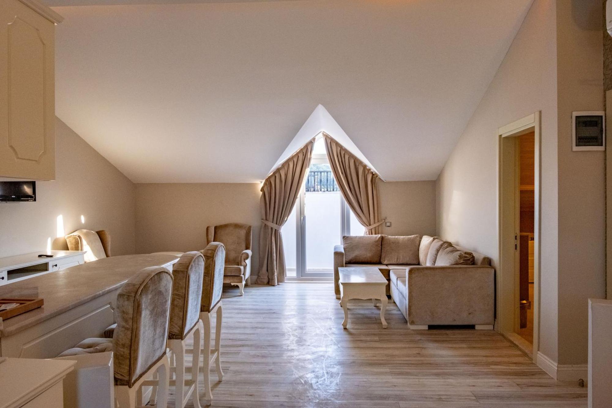 Pinehill & Hotel 3*