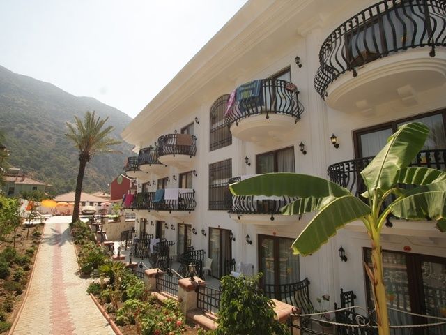 S3 Orange Hotel