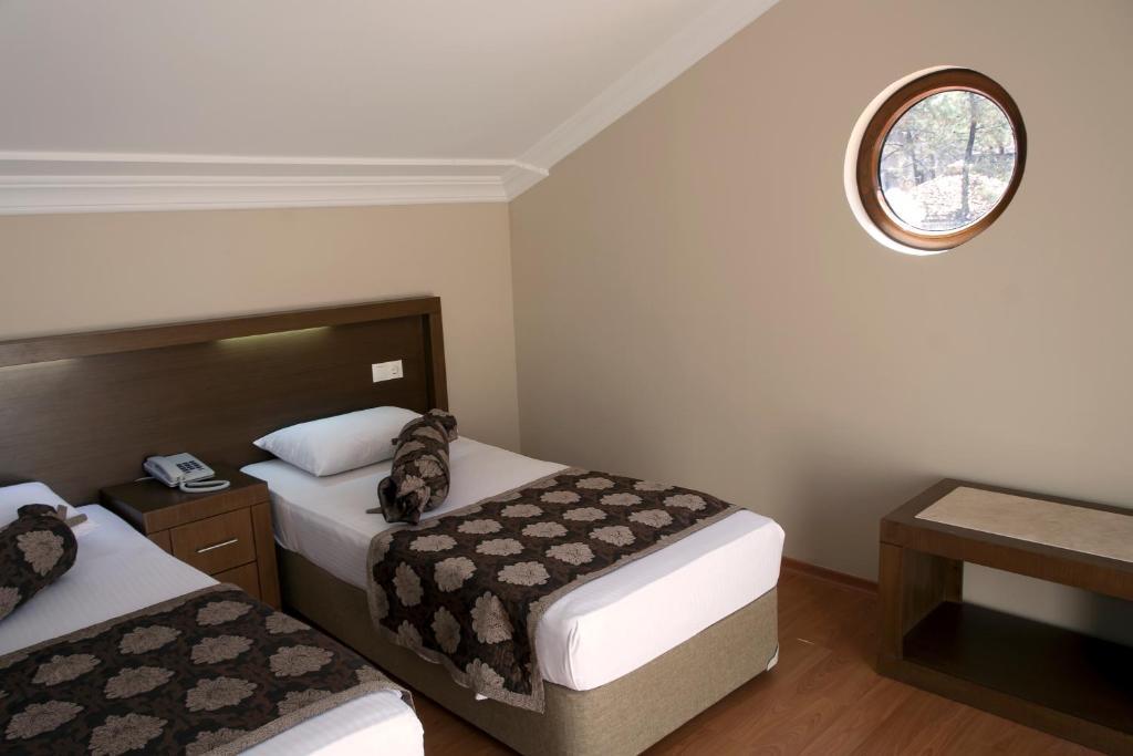 Pine Valley 4*