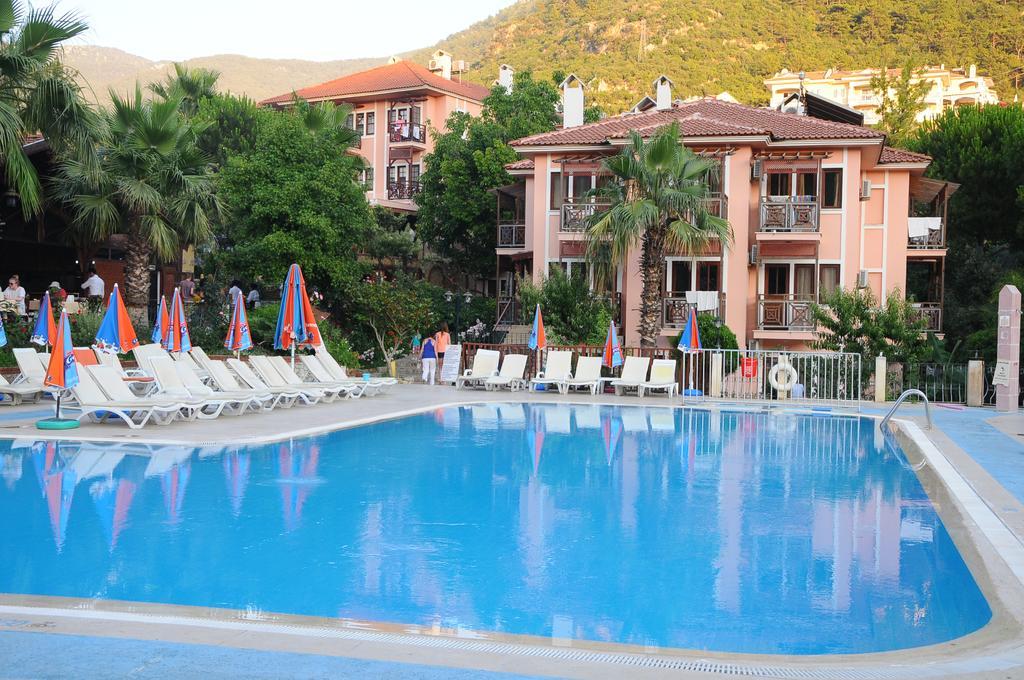 Club Pink Palace 3* Oludeniz