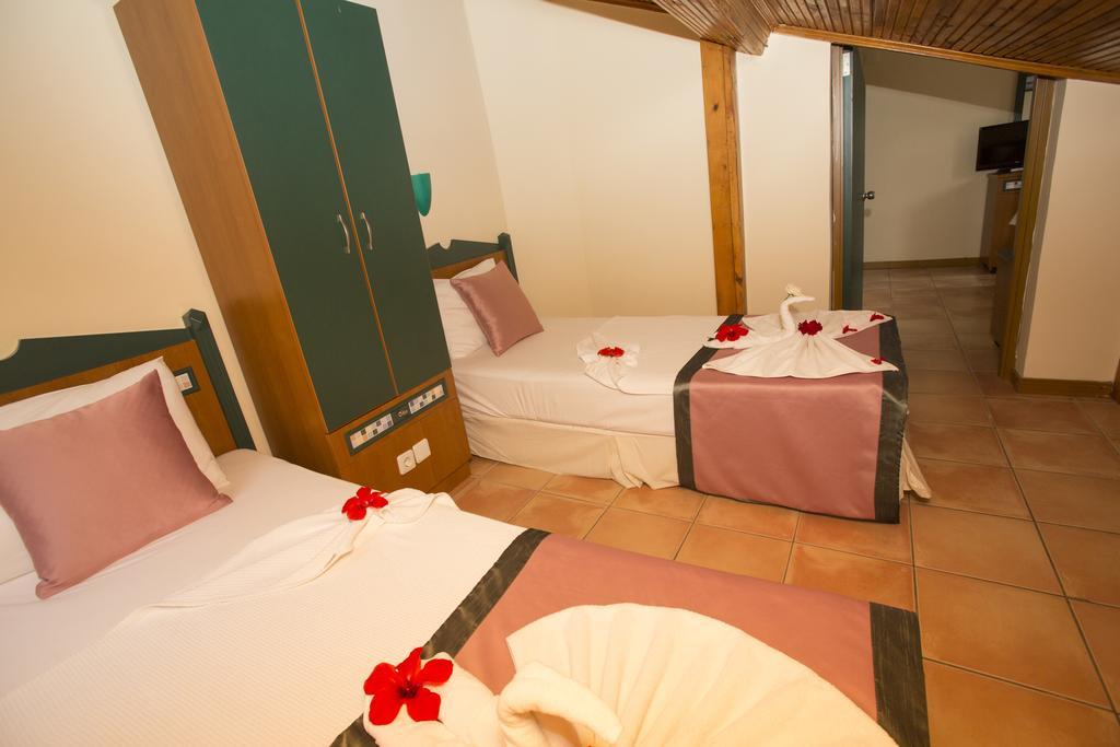 Hotel Katre 4*