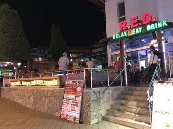 Hotel R.e.d.