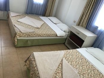 Hotel R.e.d.