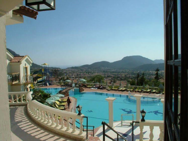 Royal Park Artemisia Club Hotel 2*