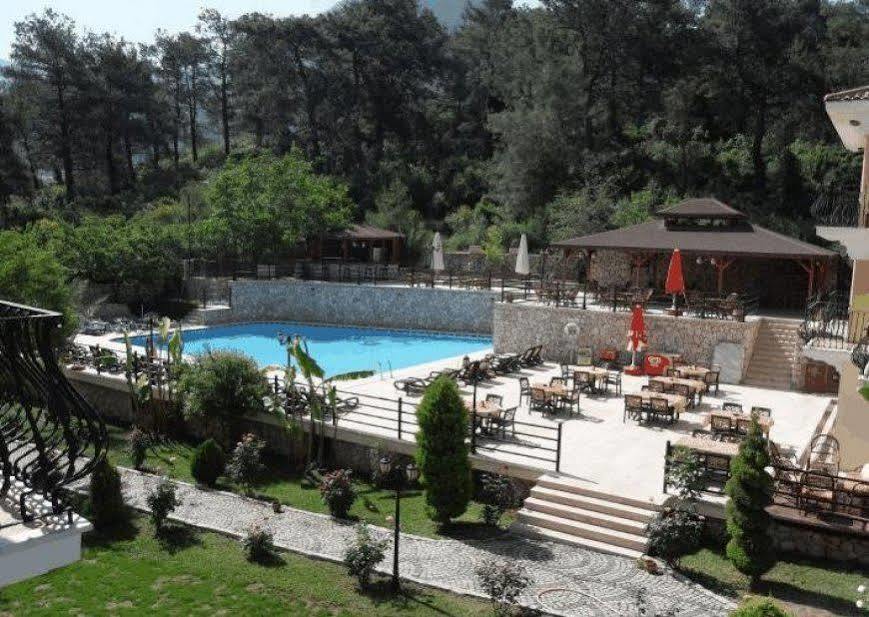 Grove Hotel