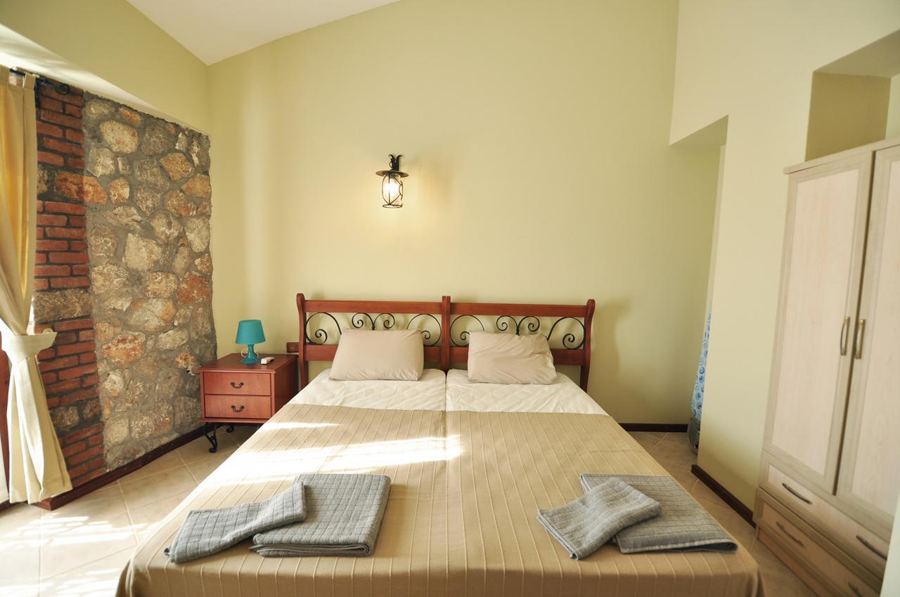 Elma Villa *