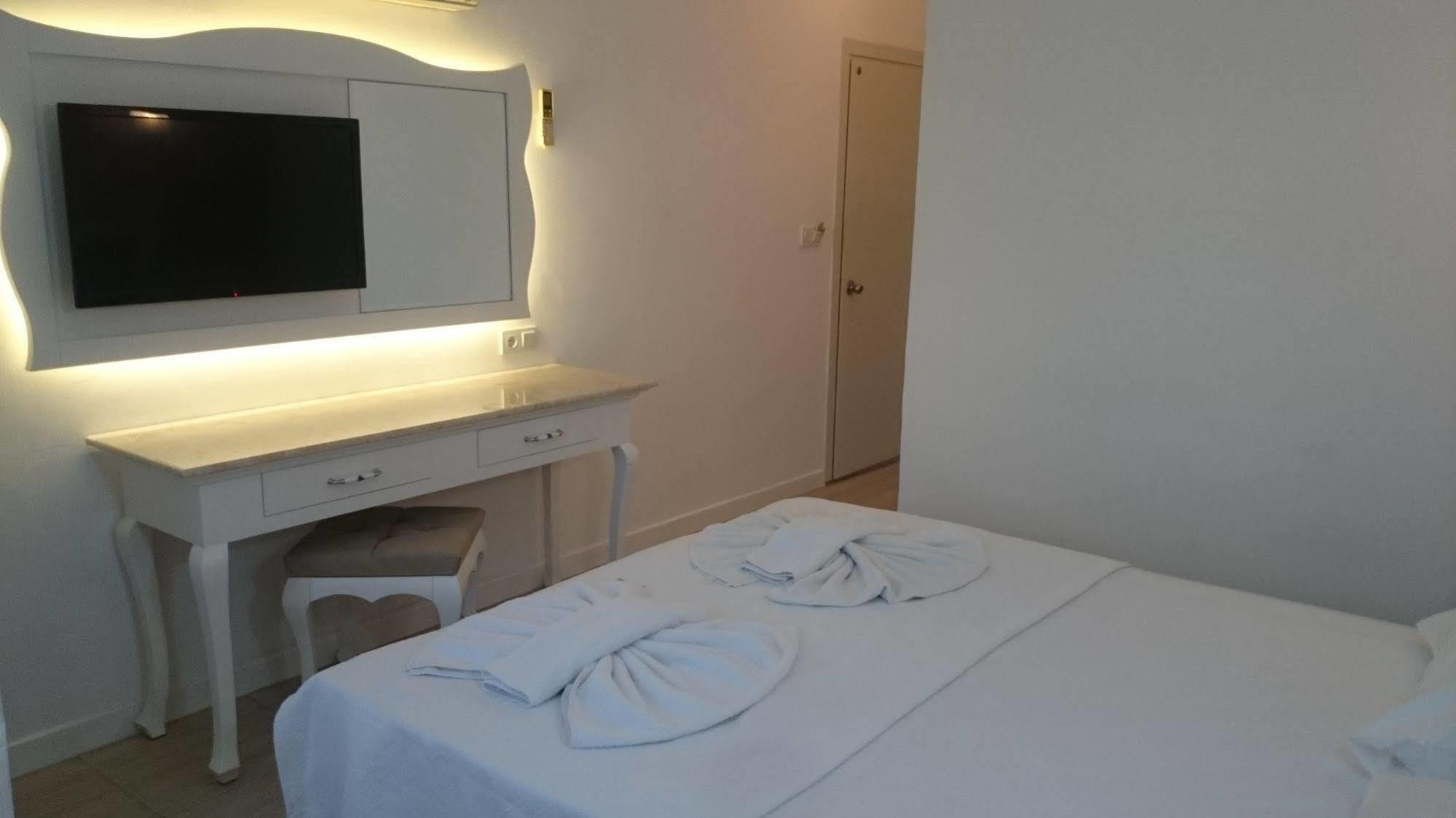 Ata Lagoon Otel 3*
