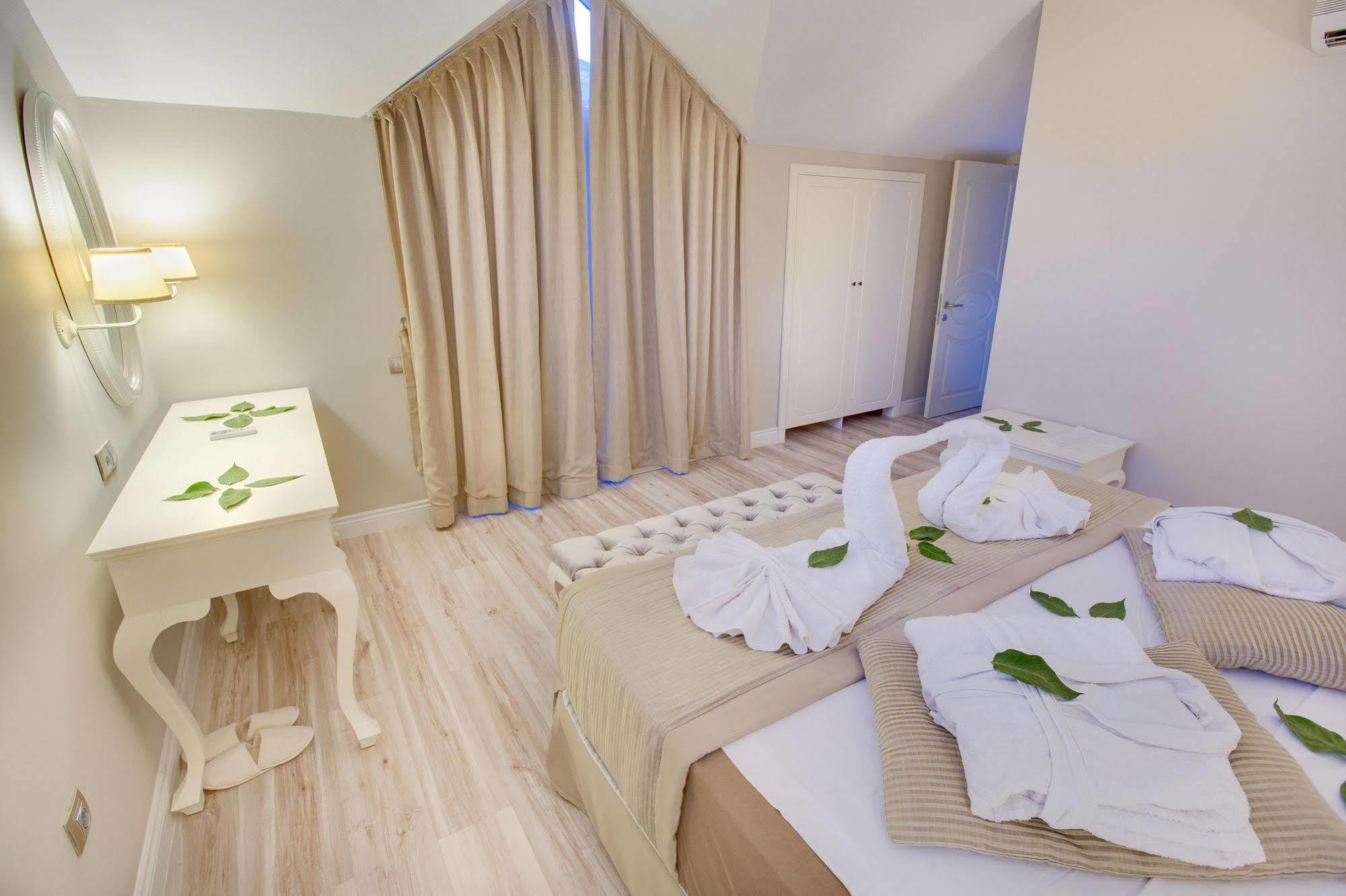 Pinehill & Hotel