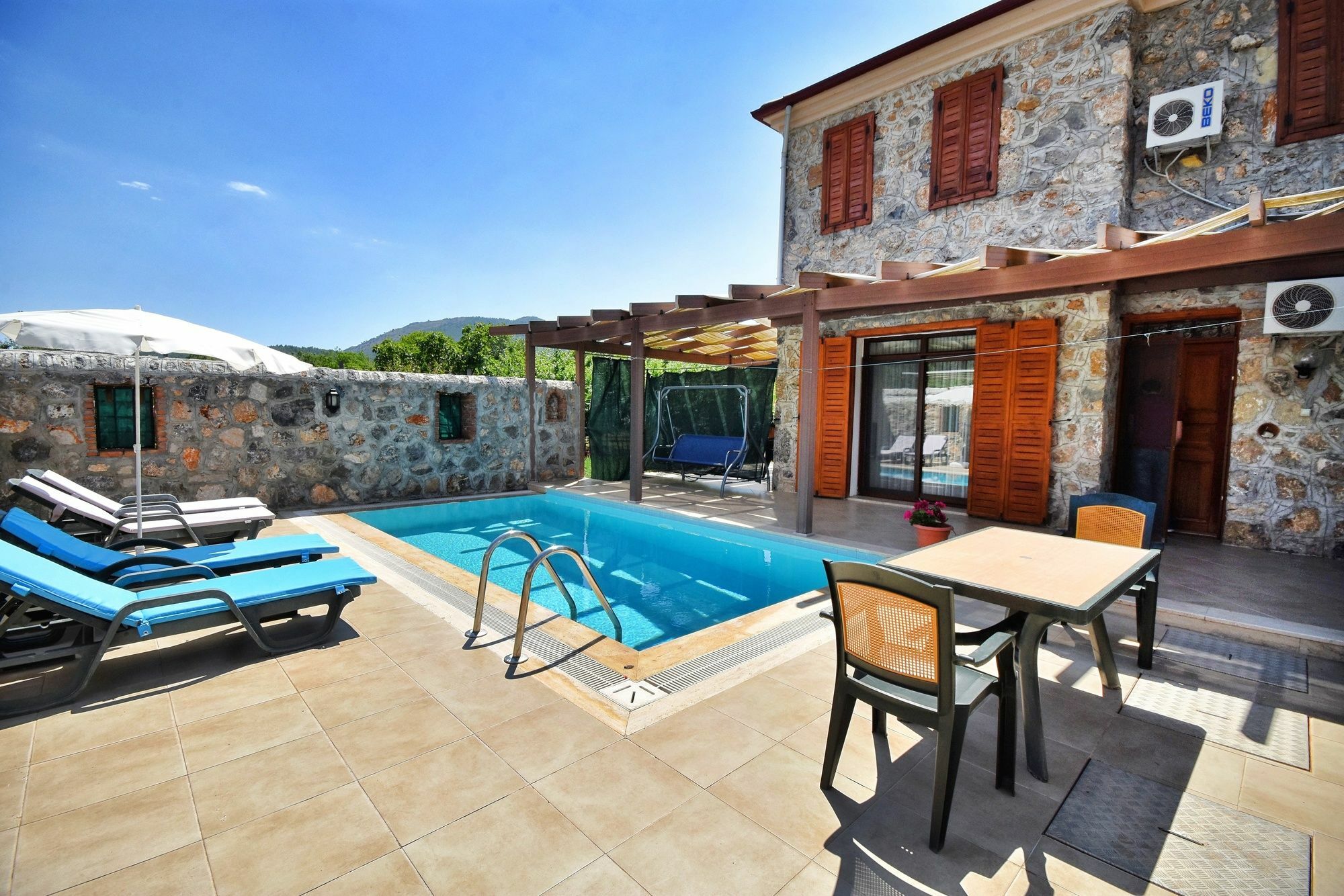 Kay1100 Sal 2 Bedrooms *