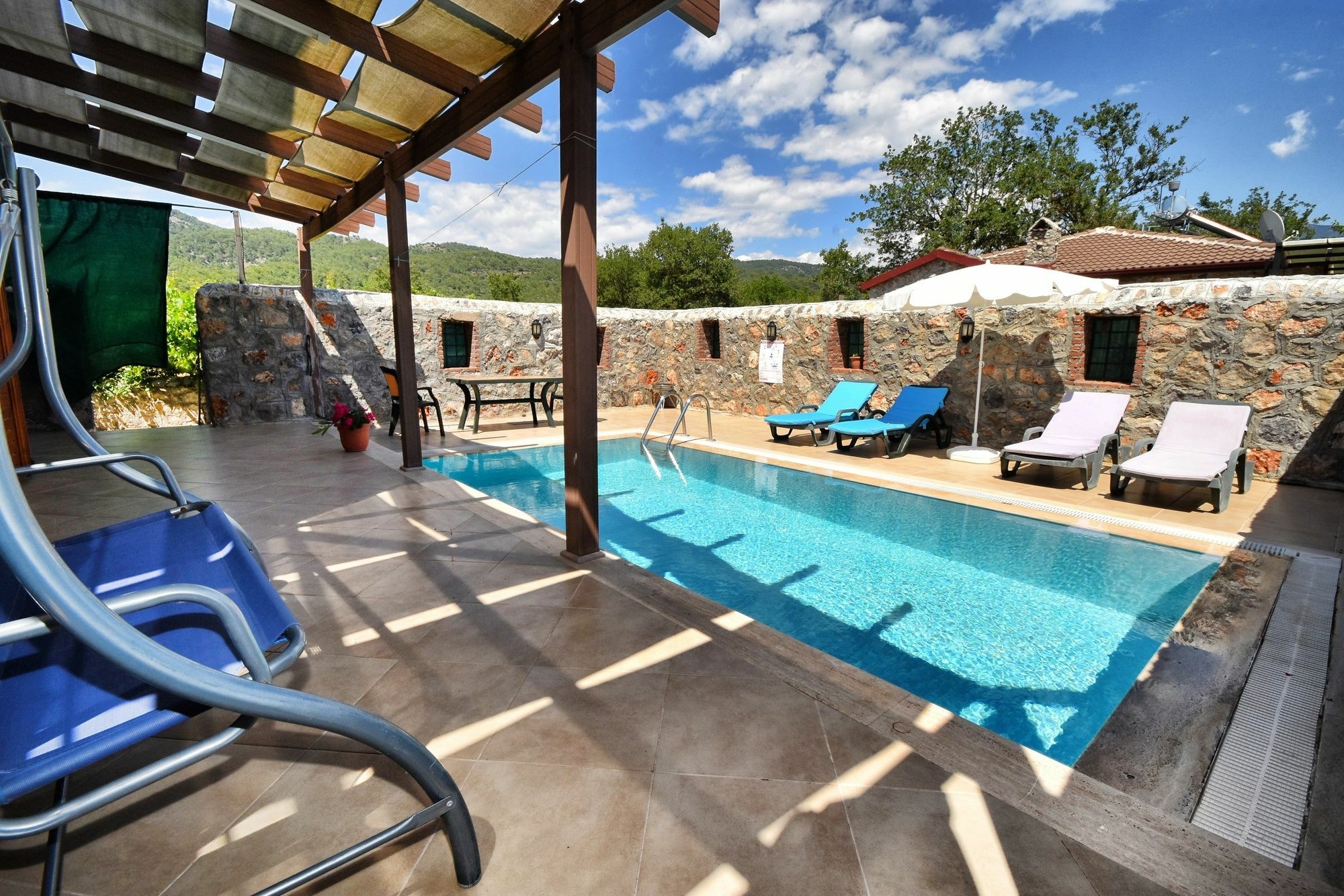 Kay1100 Sal 2 Bedrooms *