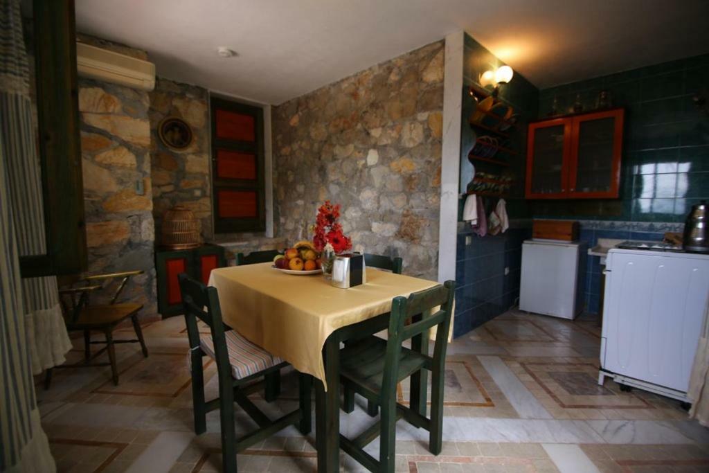 Symbola 4*